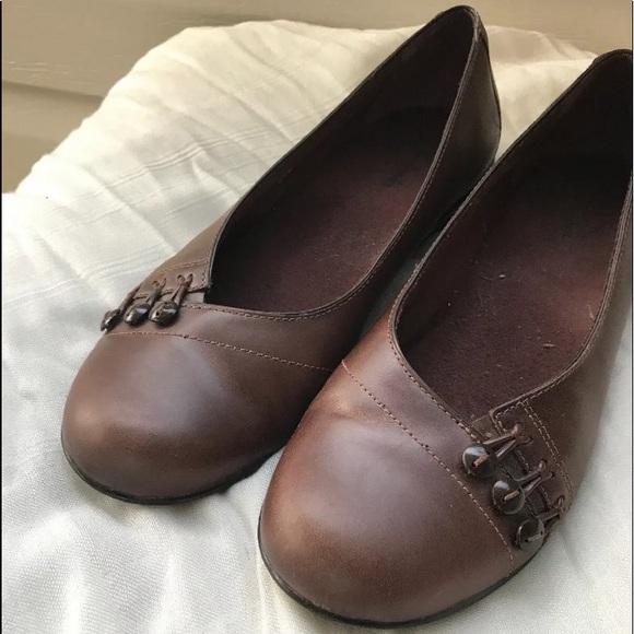 Clarks 3-Button Flats Womens Sz 8M Brown Leather - Picture 3 of 5